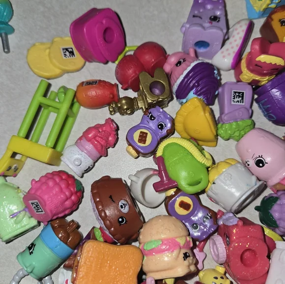 Shopkins Large Bundle 355 Pieces!!! - Picture 7 of 16